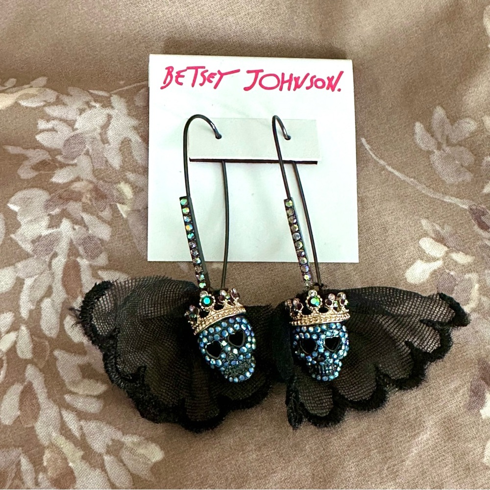 🌀 Betsey Johnson Corpse Bride Skull Earrings with Black Lace Veil